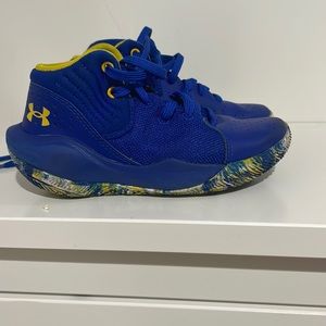 Under armors shoes light wear light barely worn